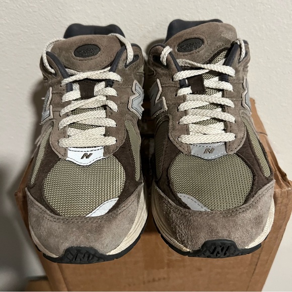 New Balance 2002r Olive Brown size 7 - Picture 3 of 7